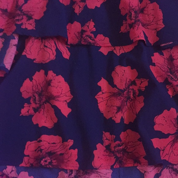 Floral Tops - Picture 4 of 4